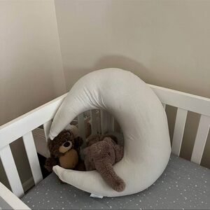 Snuggle Me Organic Nursing Pillow With Cover